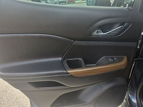 Used 2020 GMC Acadia SLE w/ Driver Convenience Package image 28