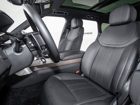 Used 2025 Land Rover Range Rover SE image 17
