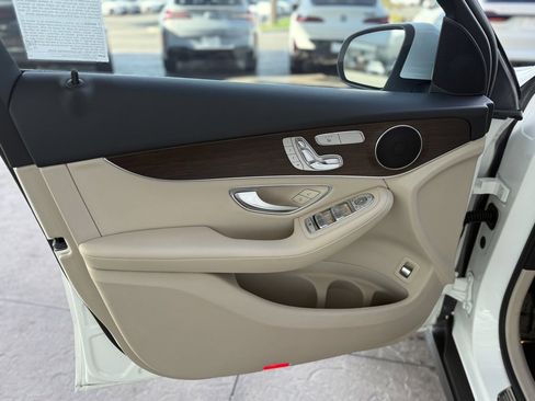 Used 2022 Mercedes-Benz GLC 300 image 8