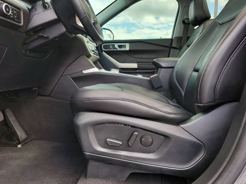 Certified 2023 Ford Explorer XLT w/ Equipment Group 202A AWD/4WD image 19