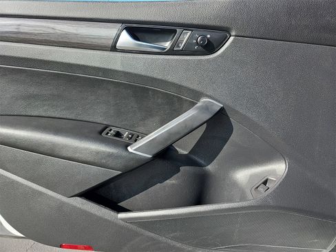 Used 2021 Volkswagen Passat 2.0T R-Line image 25