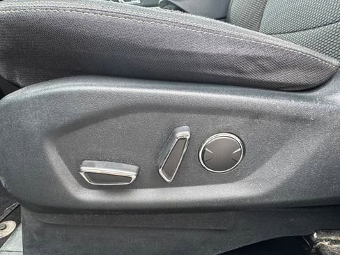 Used 2018 Ford Explorer XLT image 19