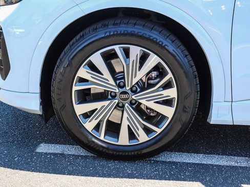 Used 2023 Audi Q4 e-tron Premium w/ Convenience Package RWD image 9
