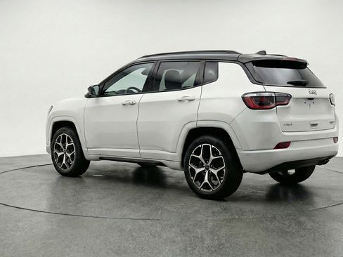 Used 2025 Jeep Compass Limited image 6