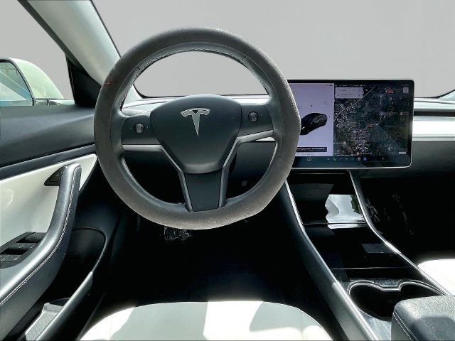 Used 2020 Tesla Model 3 Standard Range Plus RWD image 10