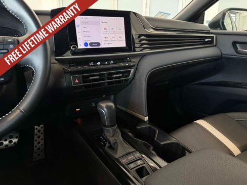 Used 2025 Toyota Camry SE FWD image 36