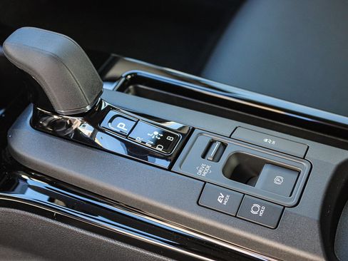 New 2026 Toyota Prius XLE FWD image 22