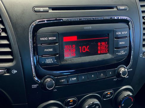 Used 2017 Kia Forte LX FWD image 25