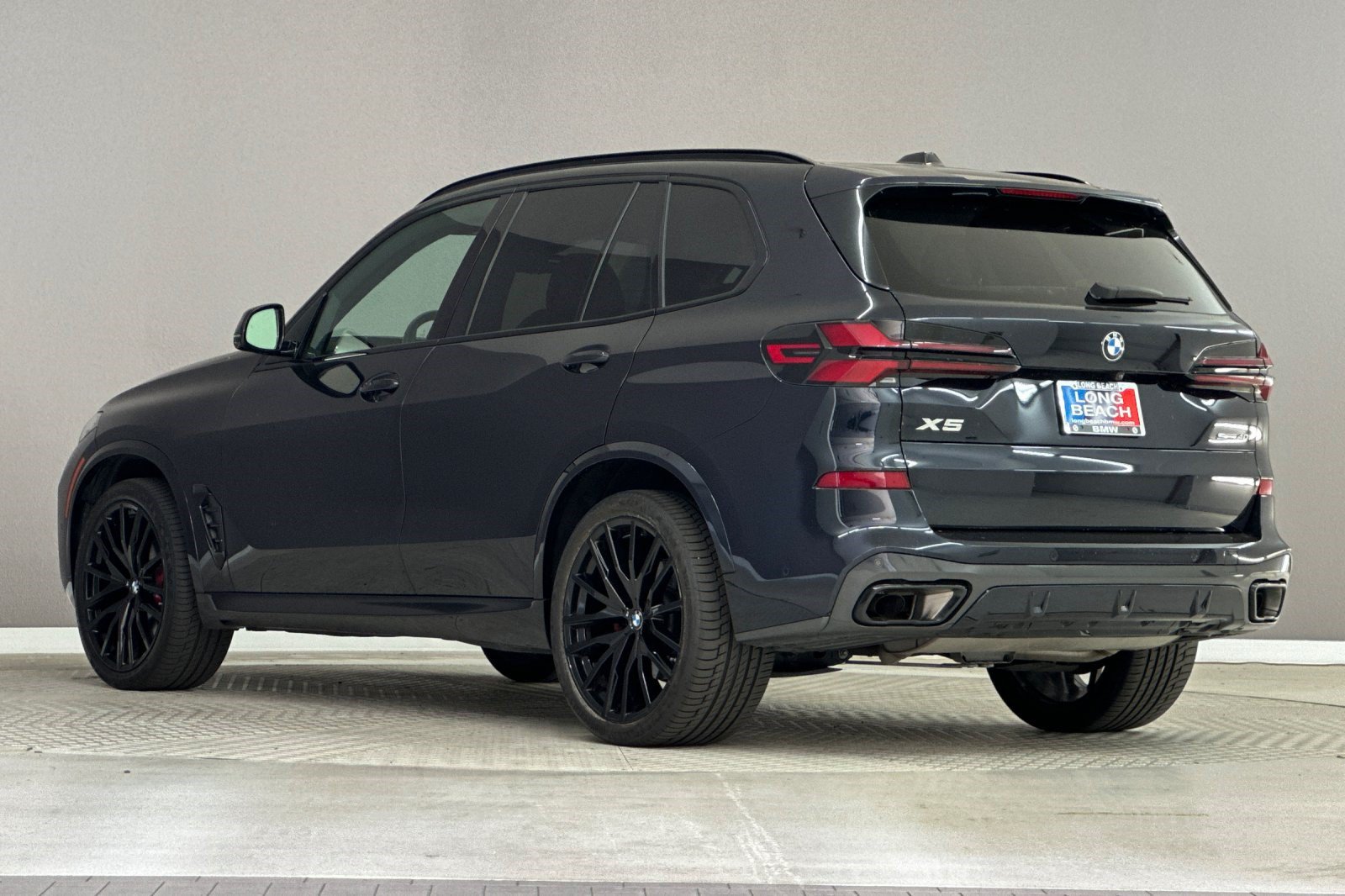 Certified 2024 BMW X5 sDrive40i w/ M Sport Package RWD image 3