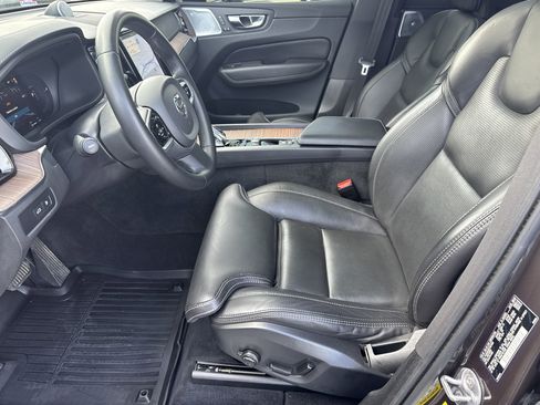 Used 2023 Volvo XC60 T8 Ultimate image 10
