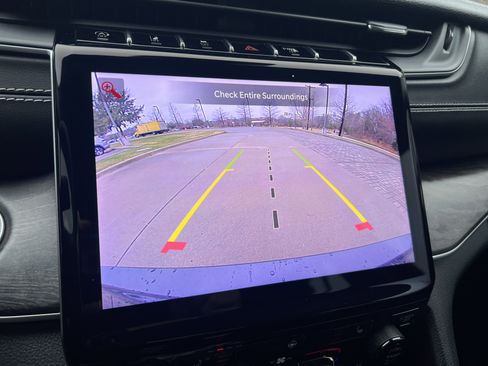 Used 2023 Jeep Grand Cherokee L Limited image 24