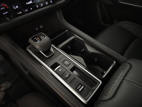 Used 2024 Nissan Pathfinder SL w/ Black Appearance Package FWD image 25