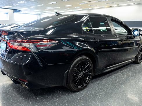 Used 2021 Toyota Camry SE w/ Carpet Mat Package (TMS) FWD image 5