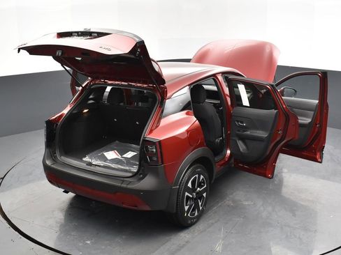 Certified 2025 Nissan Kicks SV image 25