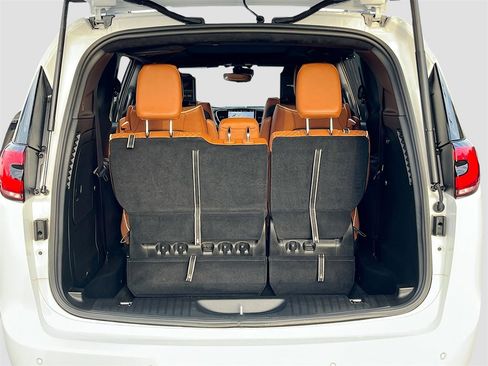 Certified 2024 Chrysler Pacifica Pinnacle image 29