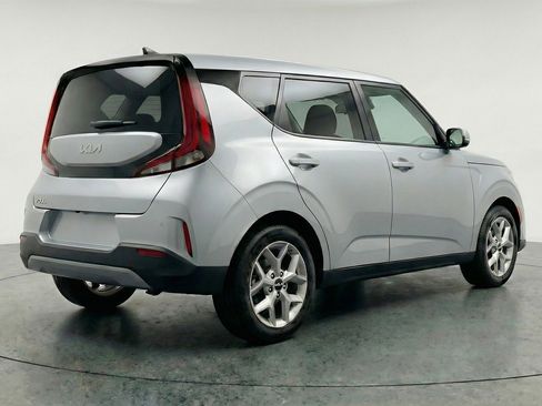 Used 2025 Kia Soul LX w/ LX Technology Package FWD image 9