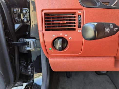 Used 2005 Chrysler Crossfire Limited RWD image 14