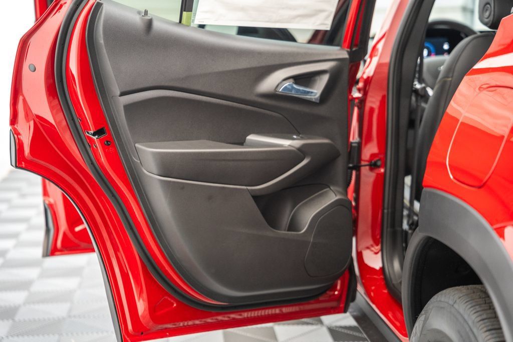 New 2026 Chevrolet Trax LT w/ Sunroof Package FWD image 36