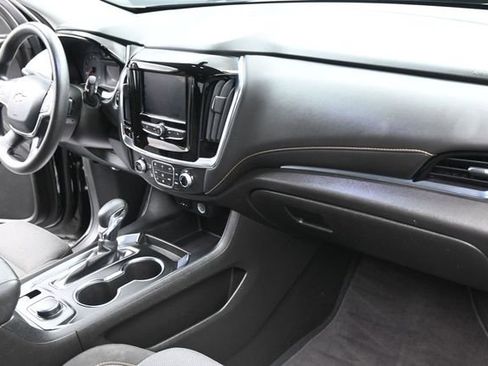Used 2021 Chevrolet Traverse LS FWD image 30