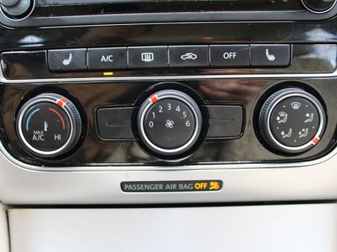 Used 2019 Volkswagen Passat 2.0T Wolfsburg w/ Wheels & Sunroof Package image 19