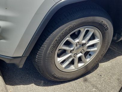Used 2018 Jeep Grand Cherokee Laredo