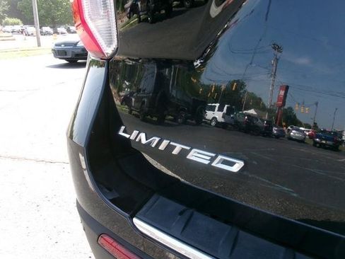 Used 2022 Ford Explorer Limited AWD/4WD image 7