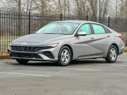 Used 2024 Hyundai Elantra SE image 7