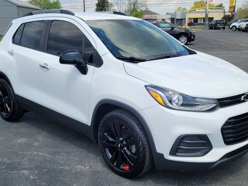 Used 2018 Chevrolet Trax LT w/ Redline Edition FWD image 2