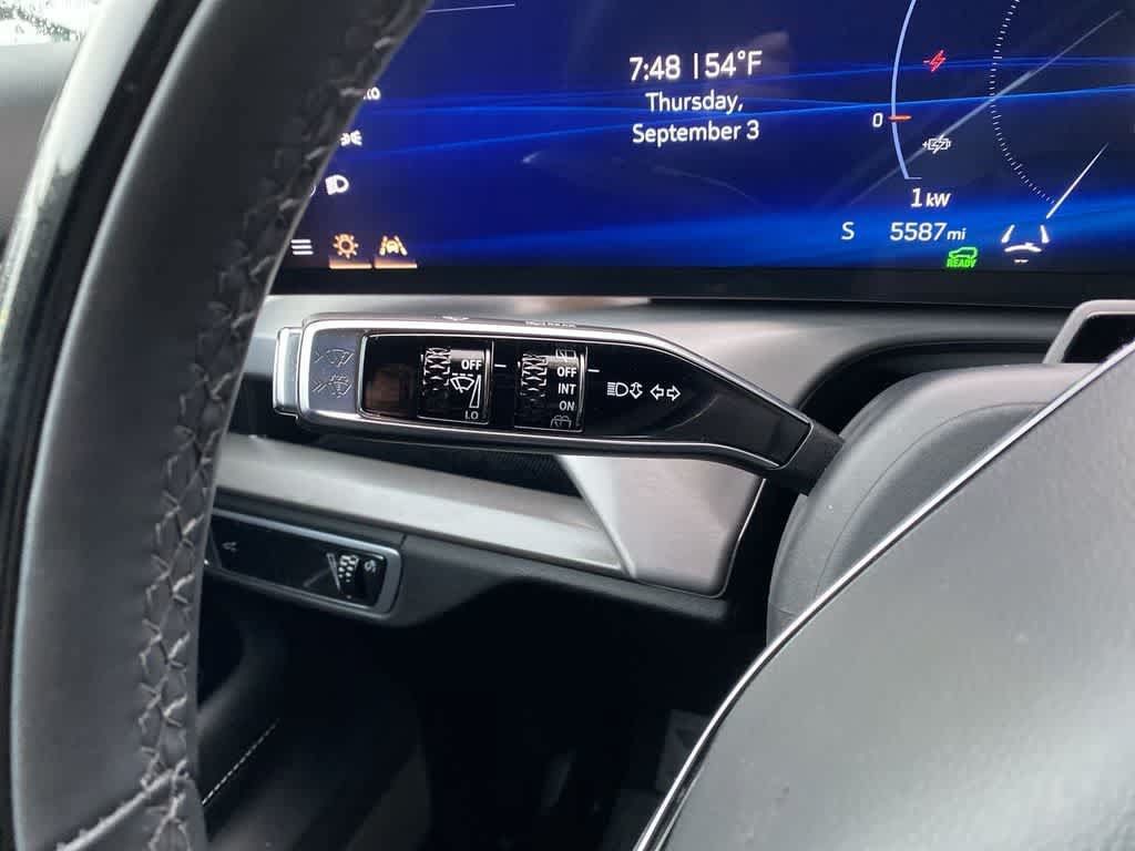 Certified 2026 Cadillac Vistiq Premium Luxury w/ LPO, Floor Liner Package AWD/4WD image 23
