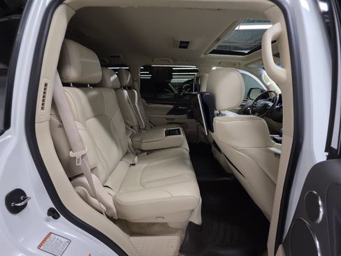 Used 2017 Lexus LX 570 4WD w/ Luxury Package image 12