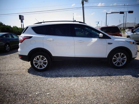 Used 2018 Ford Escape SE FWD image 3