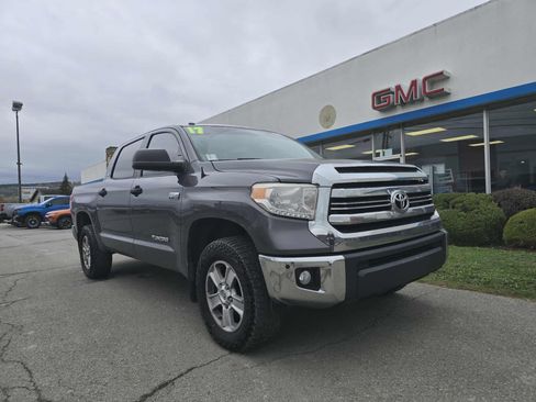 Used 2017 Toyota Tundra SR5 image 1