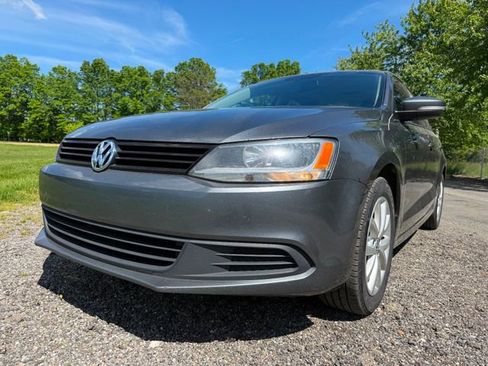 Used 2011 Volkswagen Jetta SE FWD image 1