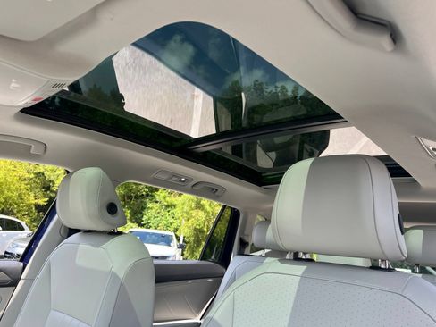 Certified 2024 Volkswagen Tiguan SE w/ Panoramic Sunroof Package FWD image 29