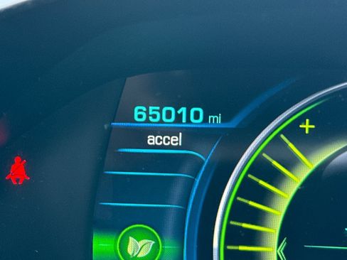 Used 2017 Chevrolet Volt Premier w/ Driver Confidence II Package image 3