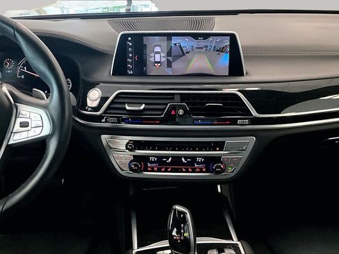 Used 2019 BMW 750i w/ Executive Package RWD image 6