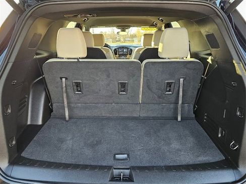Used 2022 Chevrolet Traverse LT image 29