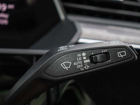 Used 2024 Audi Q8 e-tron Premium Plus image 33