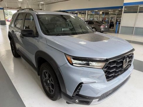 Certified 2024 Honda Pilot TrailSport image 19