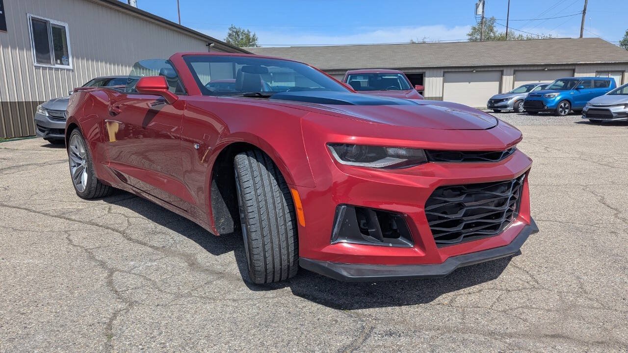 Used 2017 Chevrolet Camaro LT RWD image 22