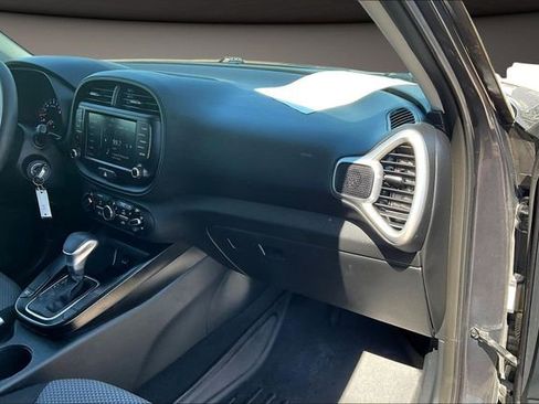 Used 2022 Kia Soul LX FWD image 15