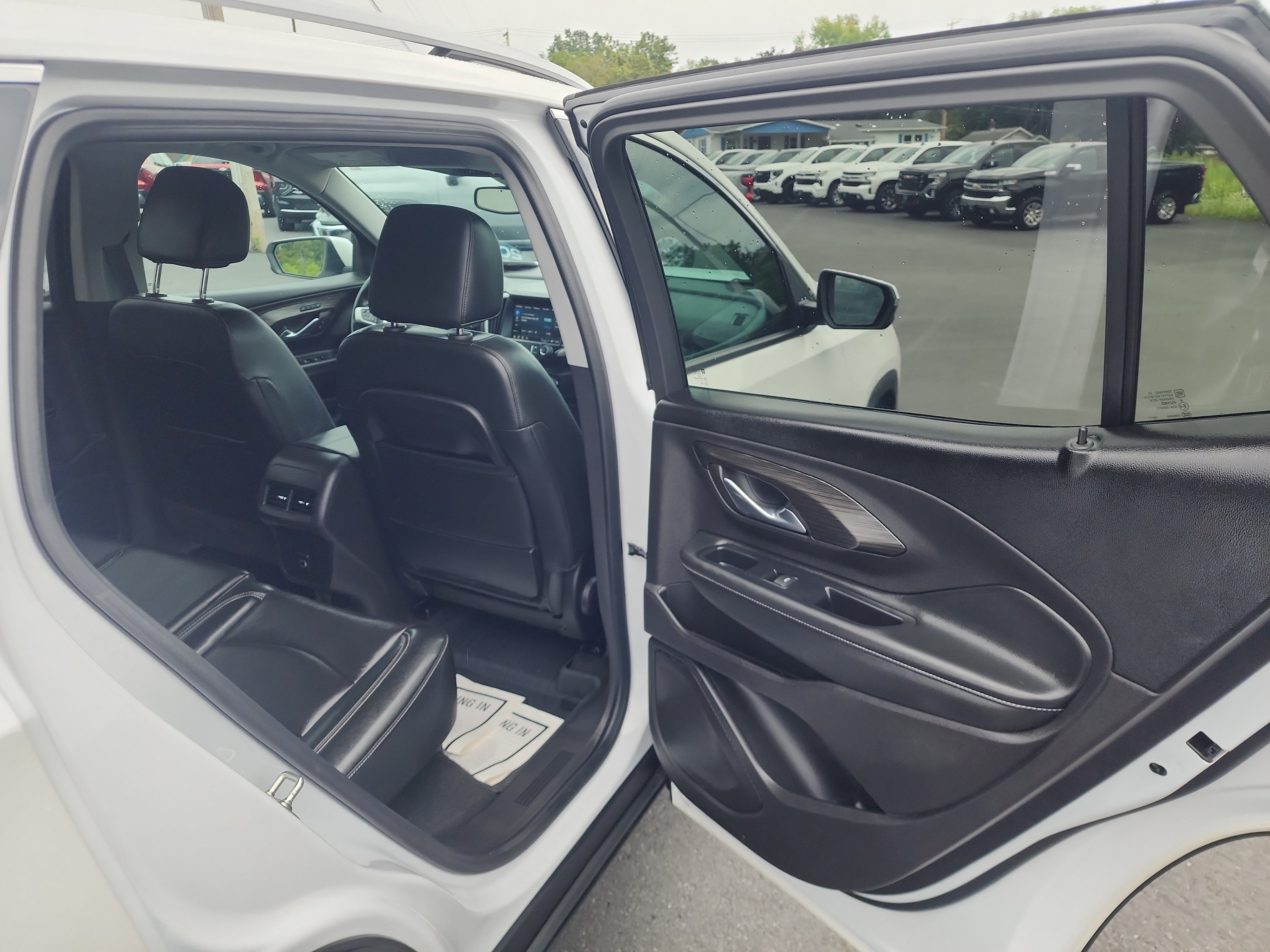 Certified 2024 GMC Terrain SLT w/ Infotainment Package II AWD/4WD image 35