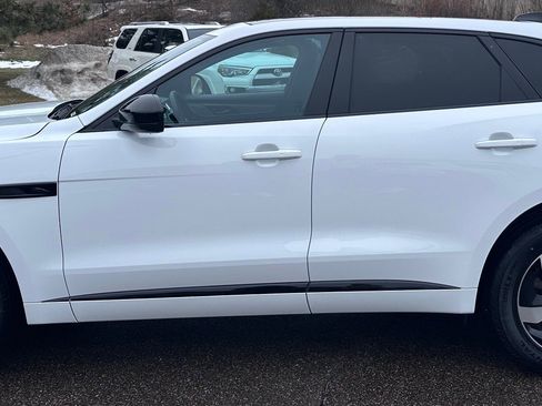Used 2025 Jaguar F-PACE R-Dynamic S image 8