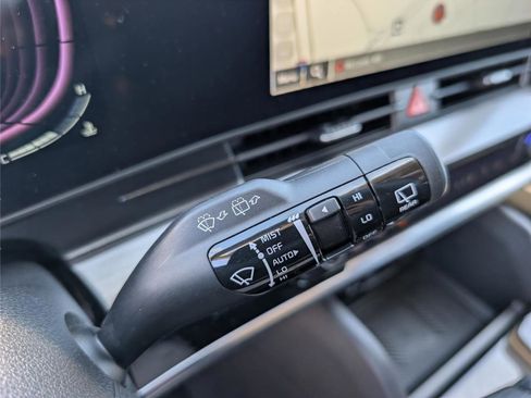 Used 2024 Kia Sportage EX image 13