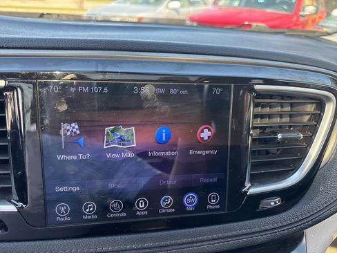 Used 2017 Chrysler Pacifica Limited w/ UConnect Theater Package image 14