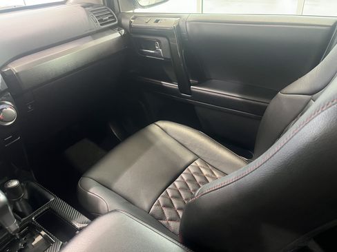 Used 2018 Toyota 4Runner TRD Off-Road AWD/4WD image 11