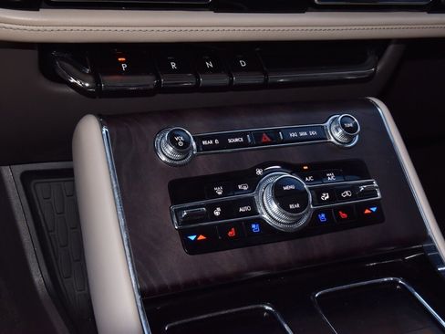 Used 2022 Lincoln Aviator Reserve w/ Equipment Group 201A image 32