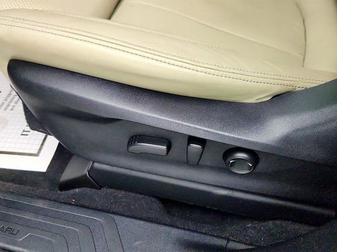 Used 2022 Subaru Ascent Limited w/ Technology Package image 12