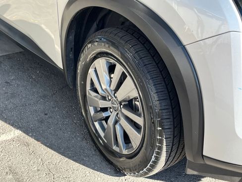 Used 2025 Nissan Pathfinder SV image 32