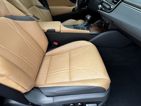 Used 2022 Lexus ES 300h Ultra Luxury image 46